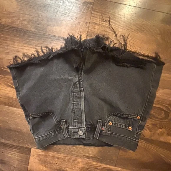 Levi's Women's Dark Denim Jean Shorts - Picture 6 of 6